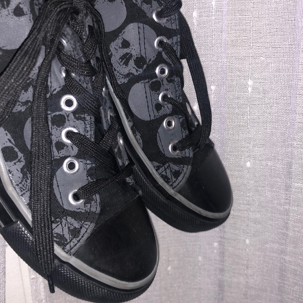 Hot topic shoes